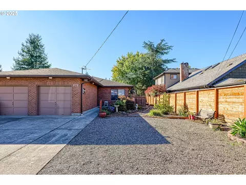 116 E 9th St, Newberg, OR 97132