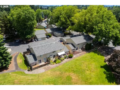 2335 SE Dove St, Hillsboro, OR 97123