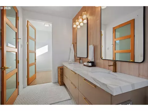 Bath - 3403 NE Johns Loop, Neotsu, OR 97364 photo 5 of 6