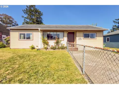 1726 Johnson St, North Bend, OR 97459
