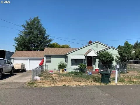 1672 NW Dogwood St, Roseburg, OR 97471