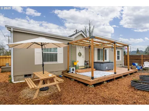 738 Centennial Blvd, Springfield, OR 97477