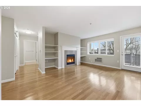 Living - 318 NE Roberts Ave #203, Gresham, OR 97030 photo 1 of 4