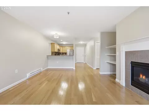 Living - 318 NE Roberts Ave #203, Gresham, OR 97030 photo 4 of 4