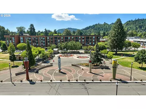 Exterior - 318 NE Roberts Ave #203, Gresham, OR 97030 photo 5 of 5