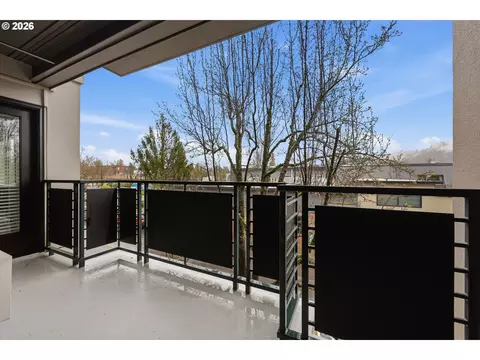 Exterior - 318 NE Roberts Ave #203, Gresham, OR 97030 photo 2 of 5