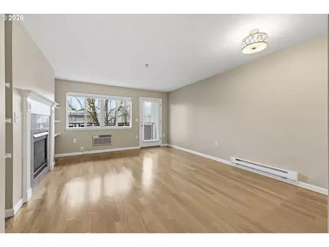 Living - 318 NE Roberts Ave #203, Gresham, OR 97030 photo 2 of 4