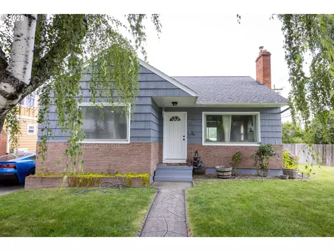 1633 E 13th Pl, The Dalles, OR 97058
