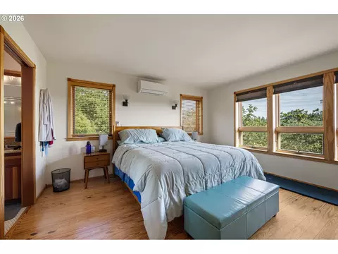 Bedroom - 87121 Kellmore St, Eugene, OR 97402 photo 6 of 7