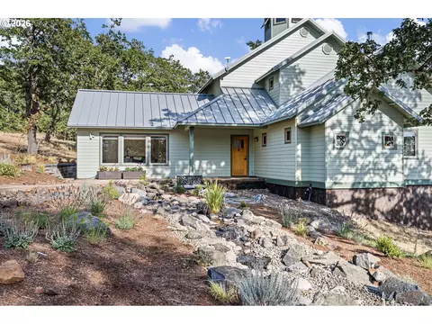 Exterior - 87121 Kellmore St, Eugene, OR 97402 photo 10 of 13