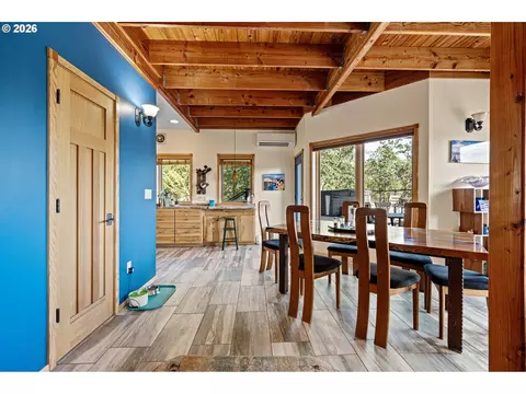 Dining - 87121 Kellmore St, Eugene, OR 97402 photo 3 of 3