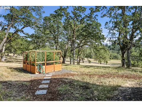 Exterior - 87121 Kellmore St, Eugene, OR 97402 photo 11 of 13