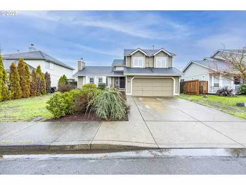 861 S 44th St, Springfield, OR 97478