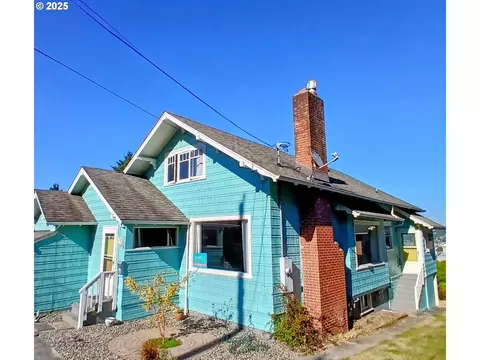 558 4th St, Astoria, OR 97103