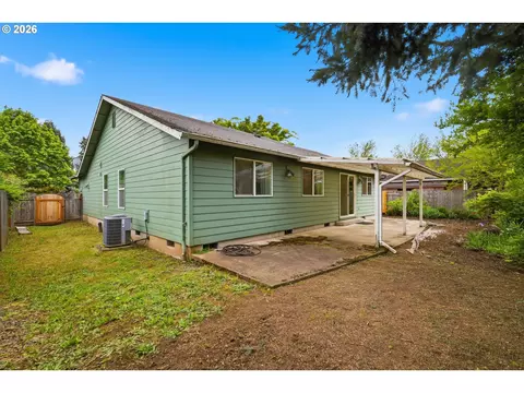 Exterior - 1348 Manzana St, Eugene, OR 97404 photo 4 of 4