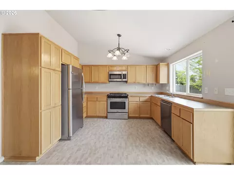 Kitchen - 1348 Manzana St, Eugene, OR 97404 photo 3 of 4