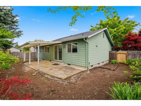 Exterior - 1348 Manzana St, Eugene, OR 97404 photo 3 of 4