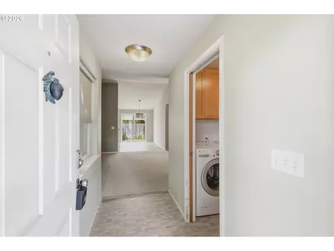 Entry Way - 1348 Manzana St, Eugene, OR 97404 photo 2 of 2