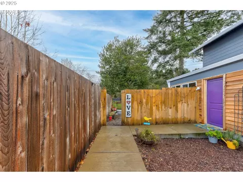 16324 SE Salmon St #C, Portland, OR 97233