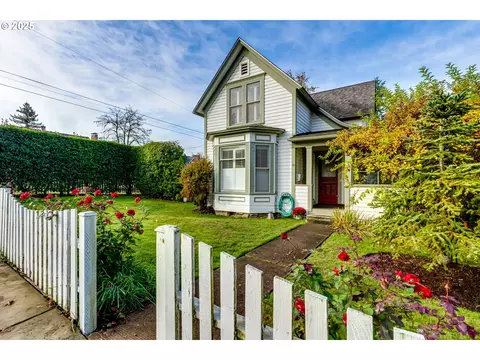 1888 Lincoln St, Eugene, OR 97401