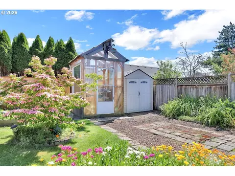 Exterior - 5930 St Helena St, Eugene, OR 97402 photo 2 of 5