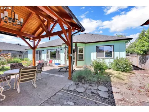 Exterior - 5930 St Helena St, Eugene, OR 97402 photo 3 of 5
