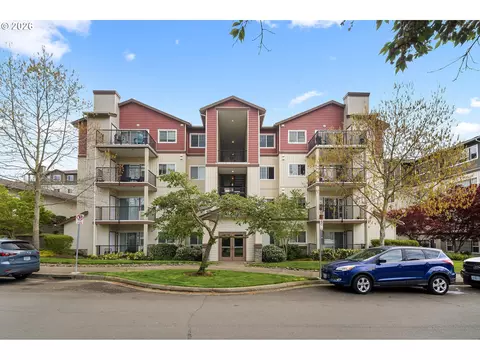590 NW Lost Springs Ter #403, Portland, OR 97229