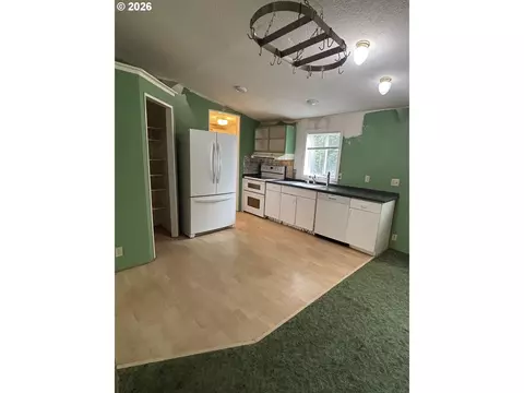 Kitchen - 331 Hillside Loop, Seaside, OR 97138 photo 1 of 4