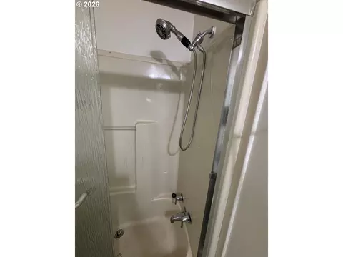 Bath - 331 Hillside Loop, Seaside, OR 97138 photo 5 of 6