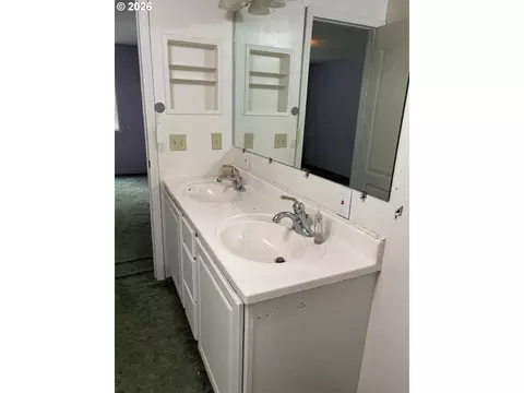 Bath - 331 Hillside Loop, Seaside, OR 97138 photo 6 of 6