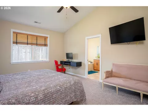 Bedroom - 467 E Johnson St, Carlton, OR 97111 photo 2 of 8