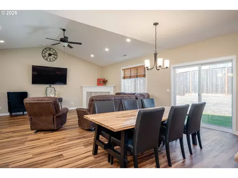 Dining - 467 E Johnson St, Carlton, OR 97111 photo 3 of 3