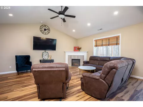 Other - 467 E Johnson St, Carlton, OR 97111 photo 1 of 5