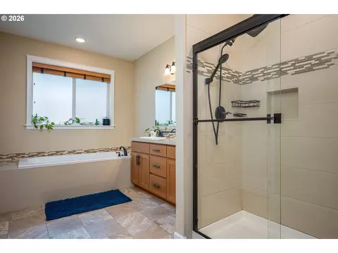 Bath - 467 E Johnson St, Carlton, OR 97111 photo 1 of 4