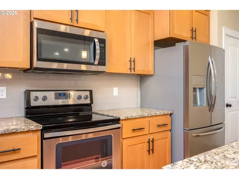Kitchen - 467 E Johnson St, Carlton, OR 97111 photo 5 of 6