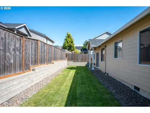 Exterior - 467 E Johnson St, Carlton, OR 97111 photo 4 of 10