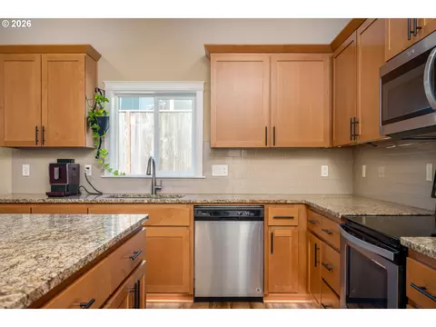 Kitchen - 467 E Johnson St, Carlton, OR 97111 photo 6 of 6