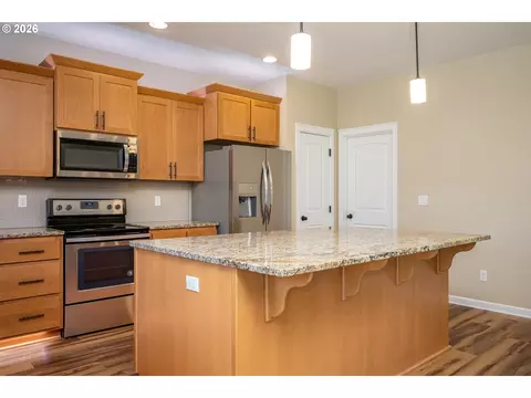 Kitchen - 467 E Johnson St, Carlton, OR 97111 photo 3 of 6