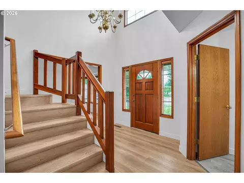 Entry Way - 1510 NW Towle Ter, Gresham, OR 97030 photo 2 of 4