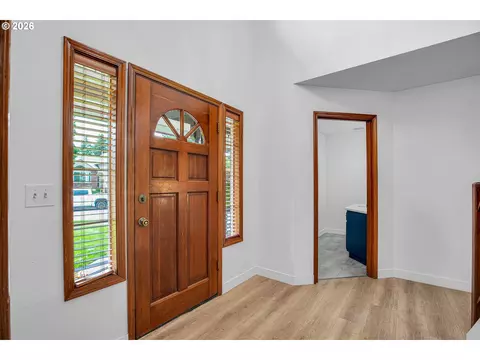 Entry Way - 1510 NW Towle Ter, Gresham, OR 97030 photo 1 of 4