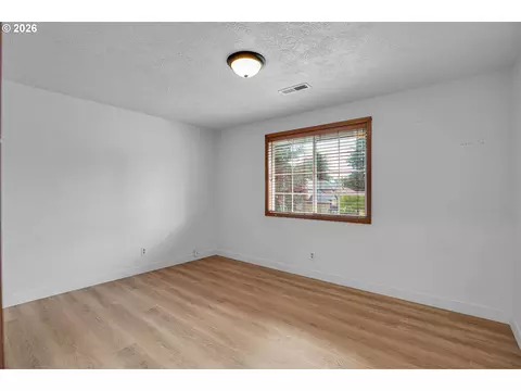 Bedroom - 1510 NW Towle Ter, Gresham, OR 97030 photo 1 of 6