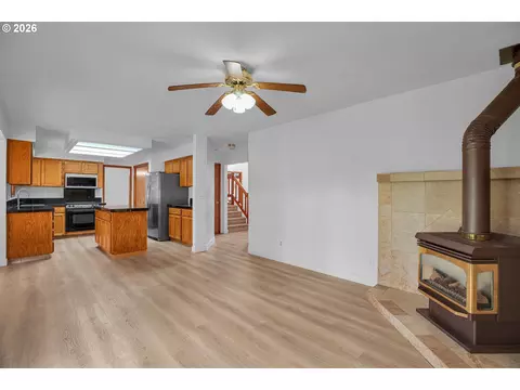 Living - 1510 NW Towle Ter, Gresham, OR 97030 photo 5 of 6