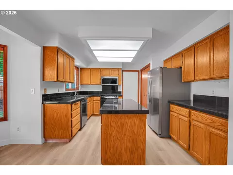 Kitchen - 1510 NW Towle Ter, Gresham, OR 97030 photo 2 of 6
