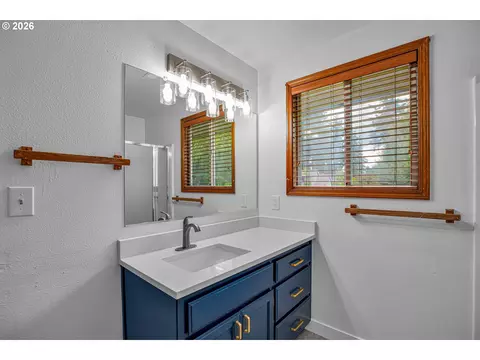 Bath - 1510 NW Towle Ter, Gresham, OR 97030 photo 5 of 5