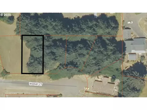 1079 Wooley Ct, Yoncalla, OR 97499