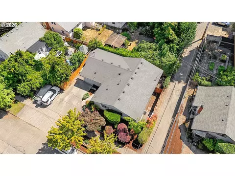 View/Area - 945 Madison St, Eugene, OR 97402 photo 2 of 6
