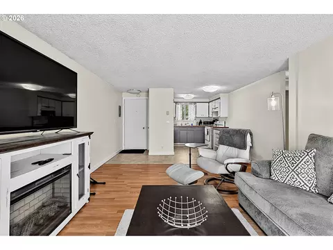 Living - 945 Madison St, Eugene, OR 97402 photo 7 of 8