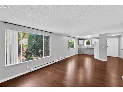 Living - 945 Madison St, Eugene, OR 97402 photo 8 of 8