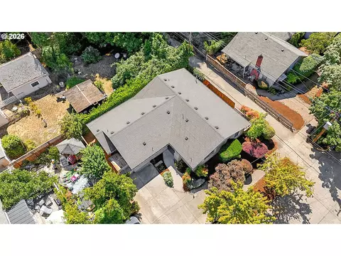 View/Area - 945 Madison St, Eugene, OR 97402 photo 3 of 6