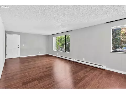 Living - 945 Madison St, Eugene, OR 97402 photo 2 of 8